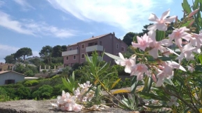 Amaryllis residence, apartment Diana & Deluxe rooms with shared kitchen